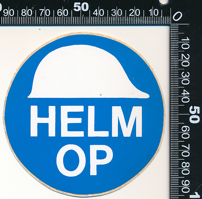 Helm op
